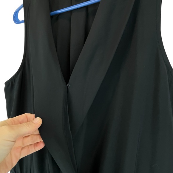 Evereve Black Teagan Jumpsuit V-neck Sleeveless Pockets Sz L - Picture 6 of 9